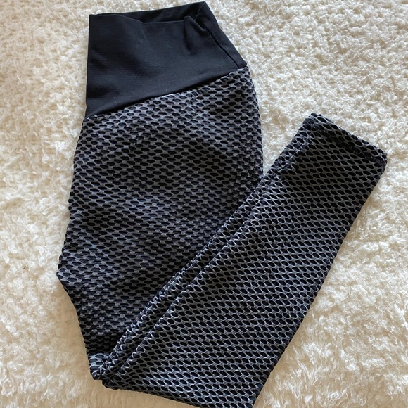 Black Marled TikTok Booty Scrunch Leggings - Picture 4 of 7